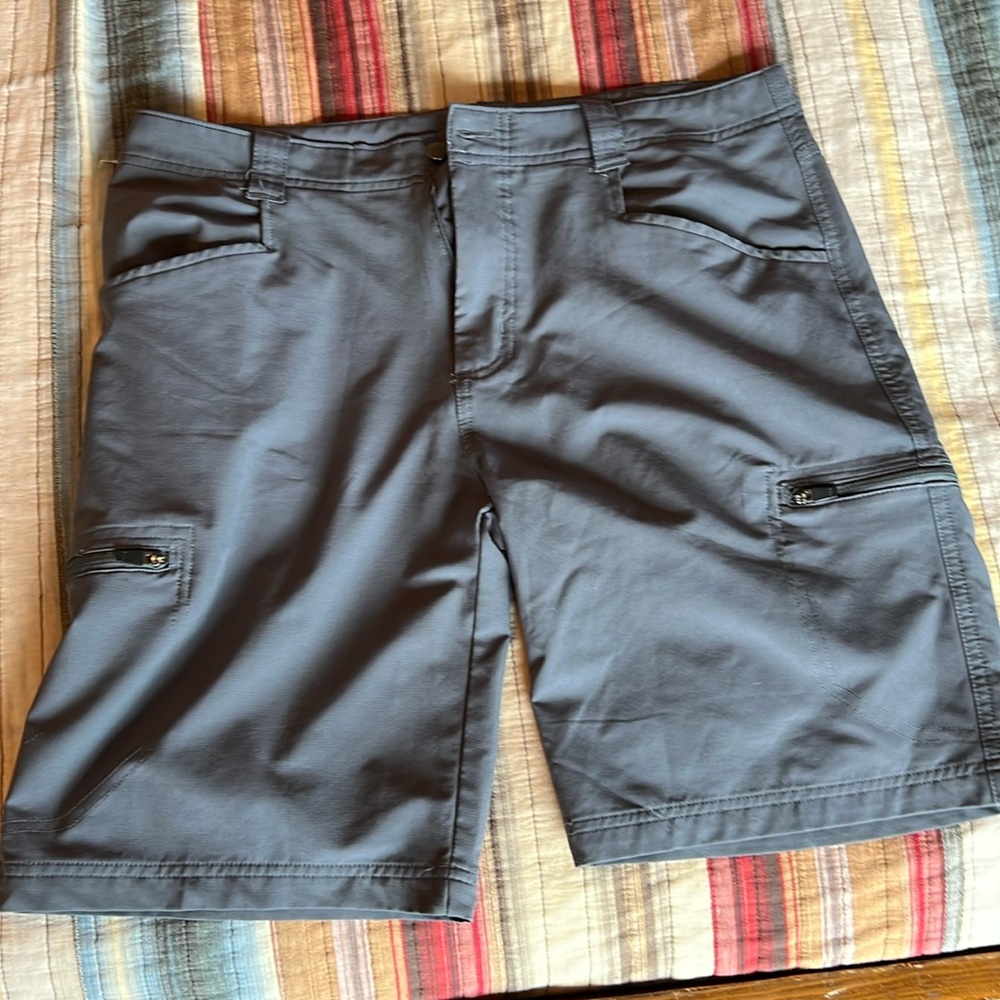 Men’s grey tech shorts